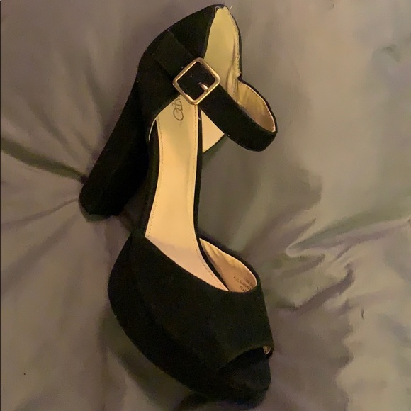 Velvet Platform Sandals - Picture 3 of 4